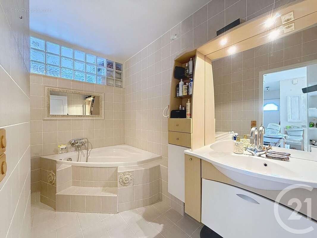 Appartement à SAINT-PARRES-AUX-TERTRES