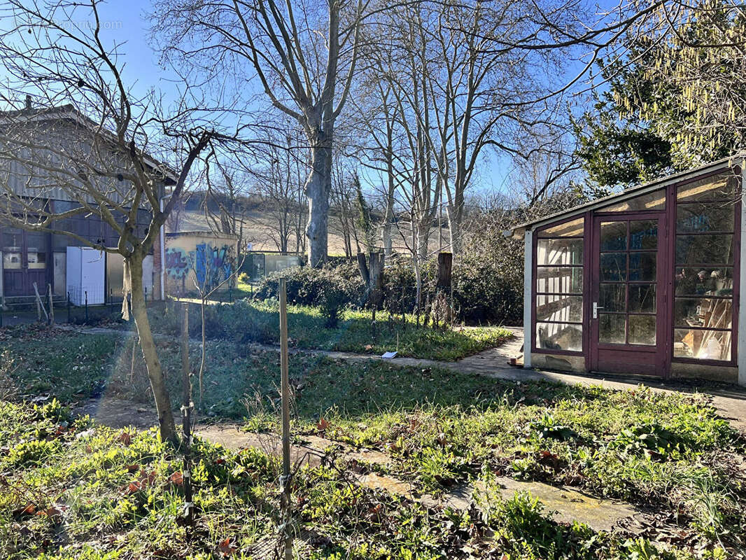 Commerce à LACROIX-FALGARDE