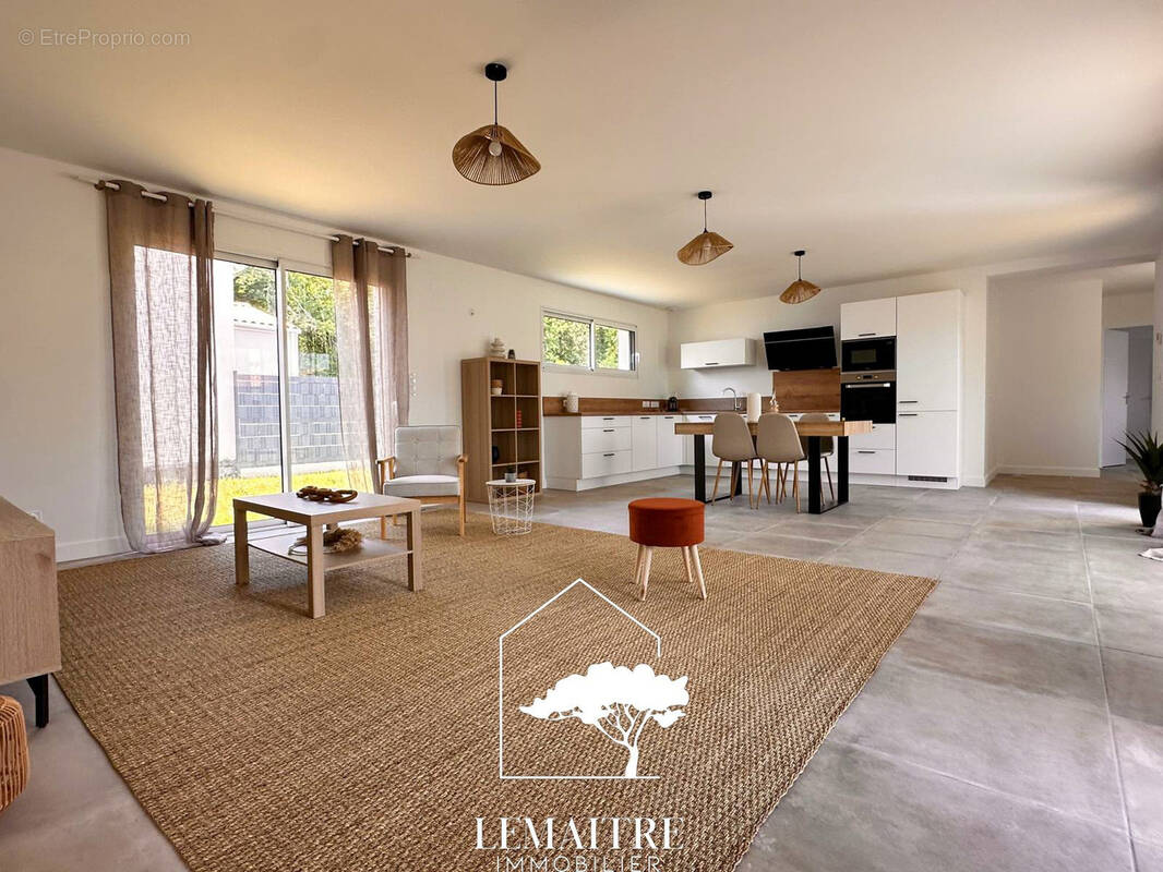 Maison à LES MATHES