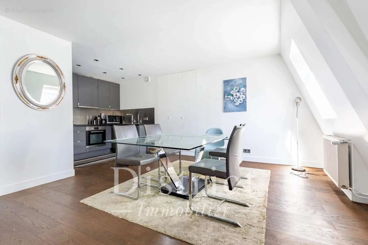 Appartement à PARIS-8E