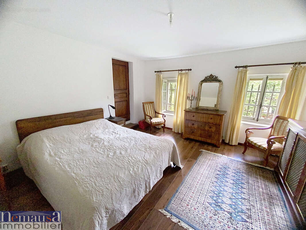 Maison à SAINT-LAURENT-DES-ARBRES