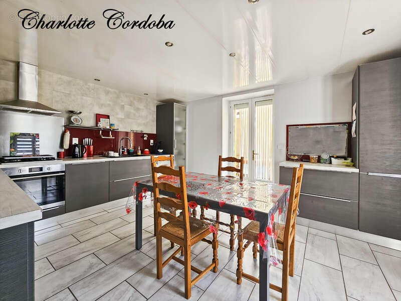 Maison à FEUGAROLLES