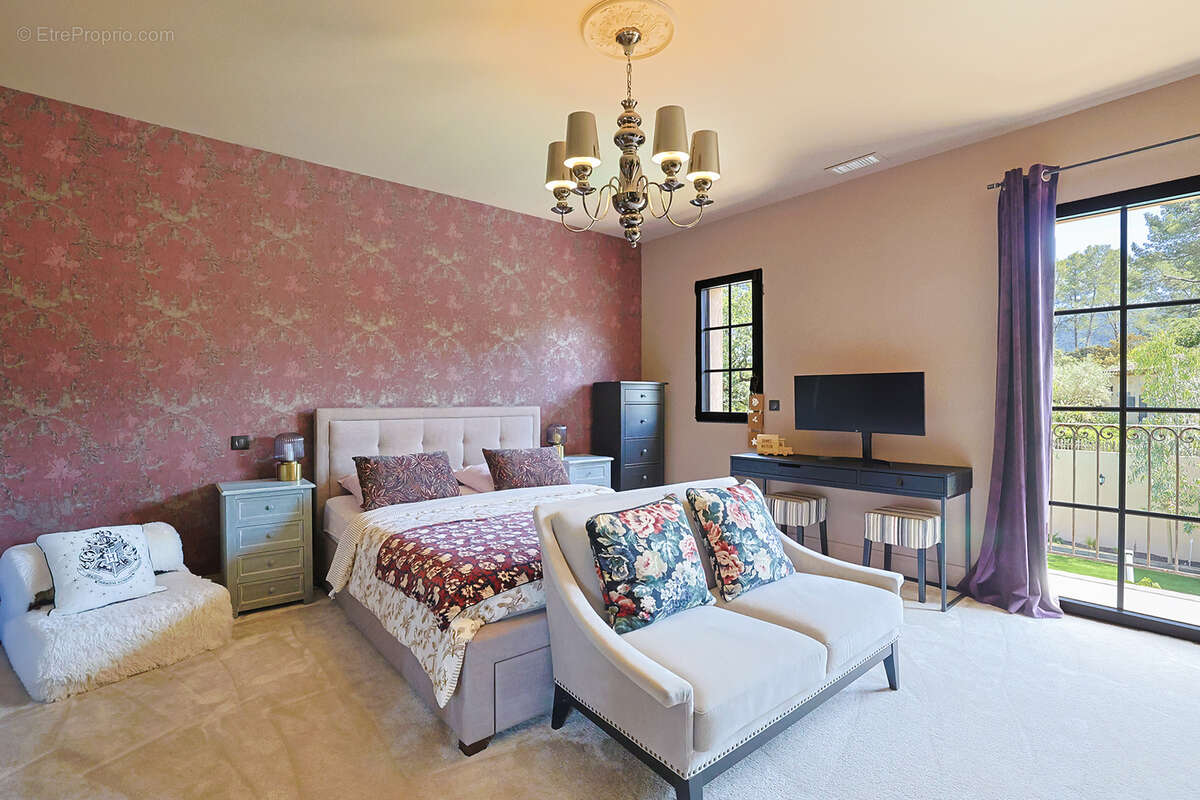 Maison à SOLLIES-TOUCAS