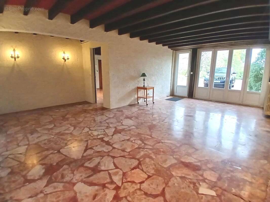 Maison à BARBEZIEUX-SAINT-HILAIRE