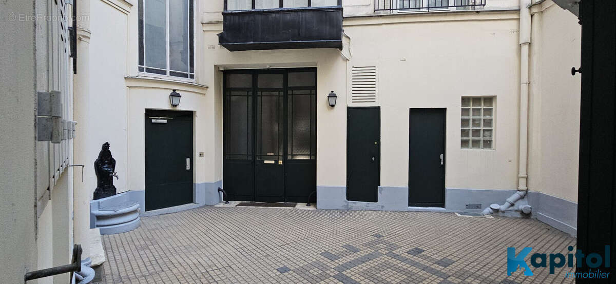 Autre à PARIS-6E