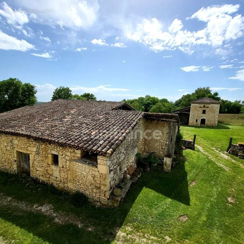 Maison à SAINT-CLAR