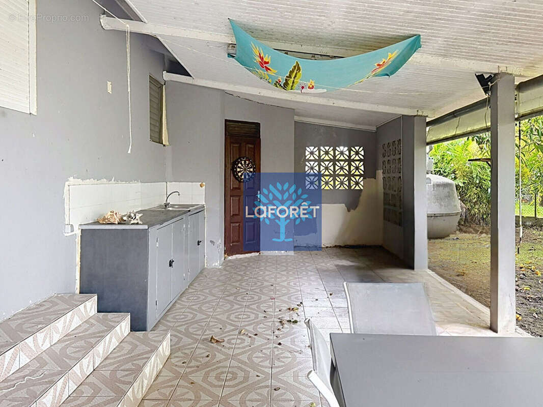 A vendre : Maison T6 sur deux niveaux au Lamentin - photo 4