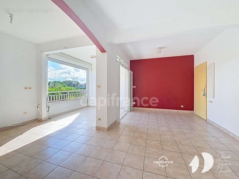 Appartement à BAIE-MAHAULT
