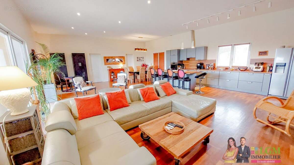 Maison à AYGUESVIVES