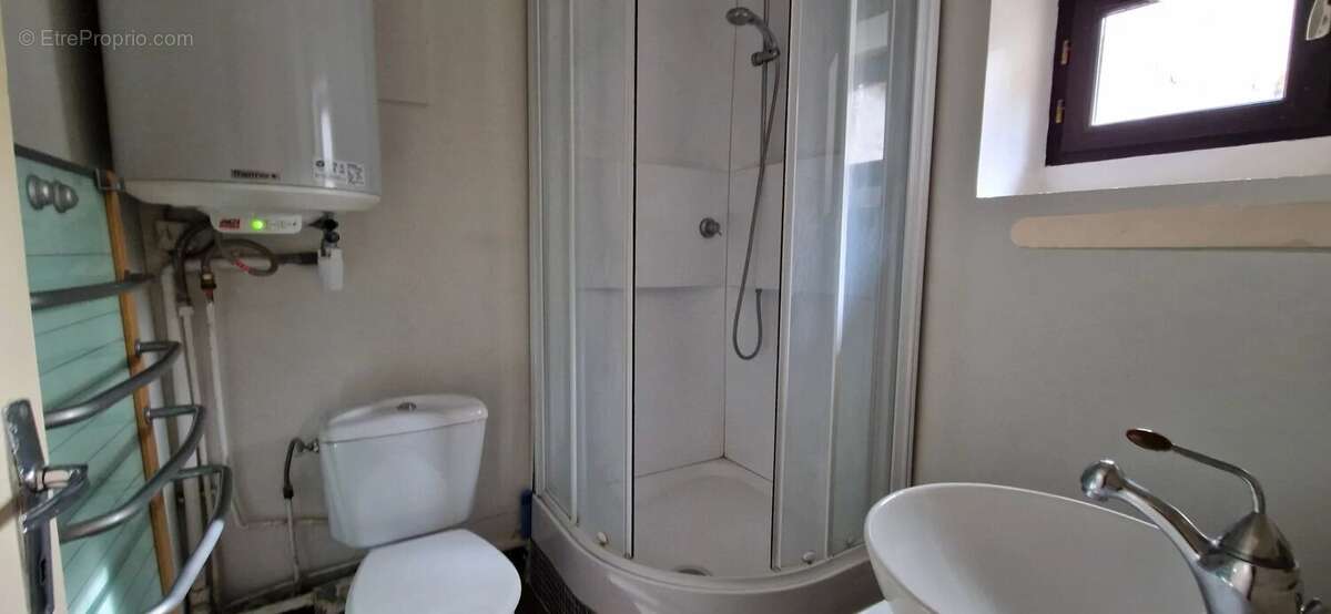 Appartement à VENEUX-LES-SABLONS