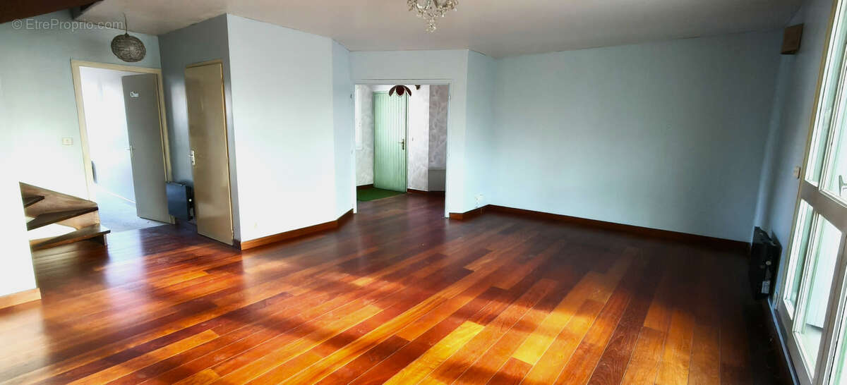 Appartement à ONET-LE-CHATEAU