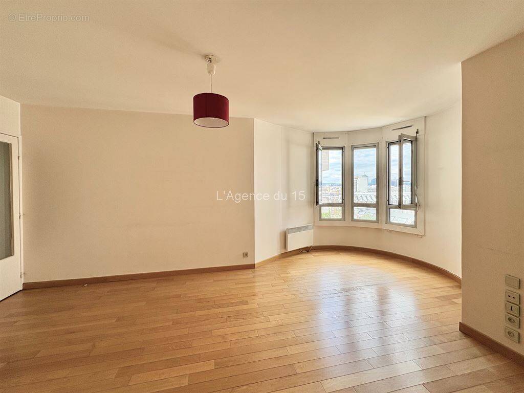 Appartement à PARIS-15E