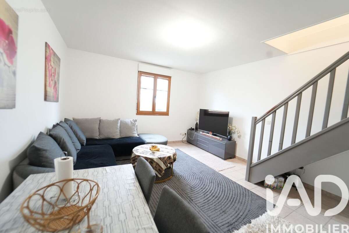 Photo 2 - Appartement à COMBS-LA-VILLE