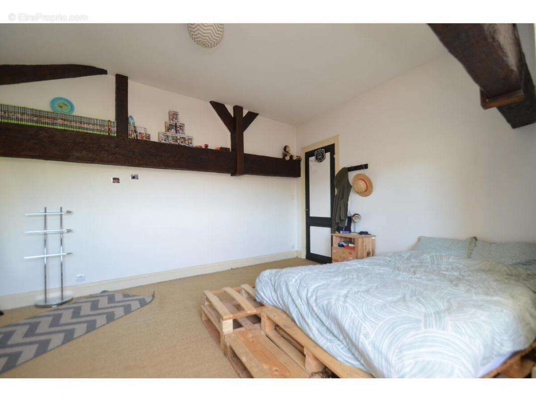 Maison à SAINT-MEDARD-DE-GUIZIERES