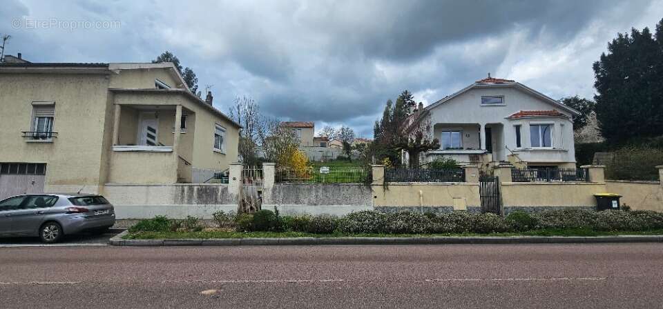 Terrain à AIXE-SUR-VIENNE