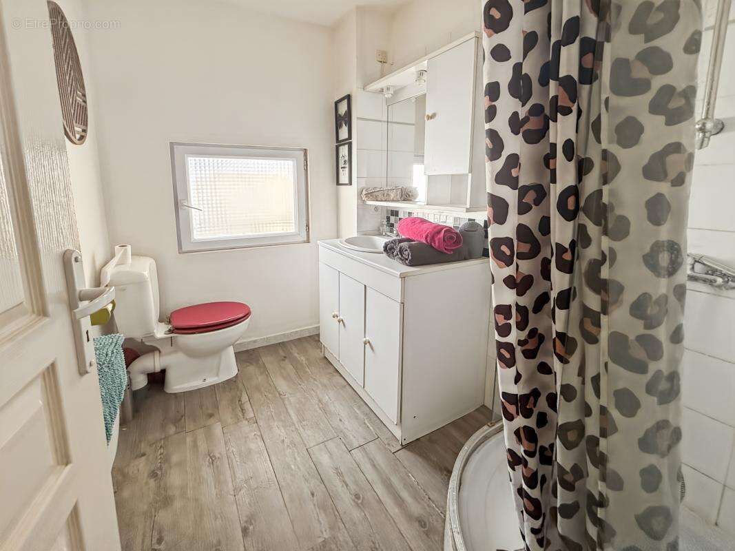 Appartement 80 m² à Saintes  - photo 10