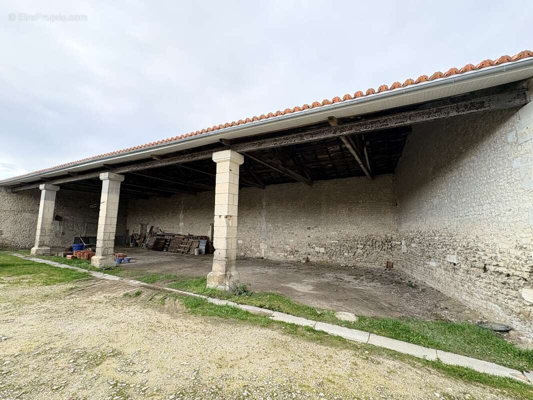 Maison à JUILLAC-LE-COQ