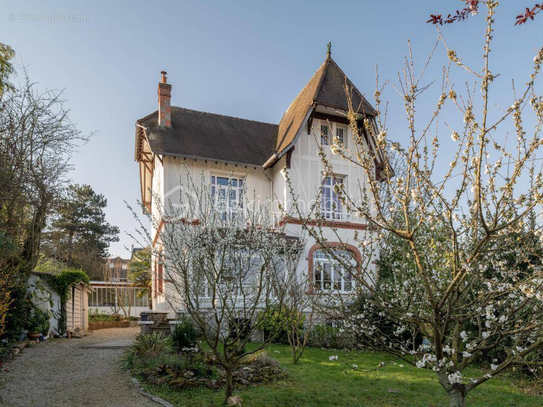 Maison à COMBS-LA-VILLE