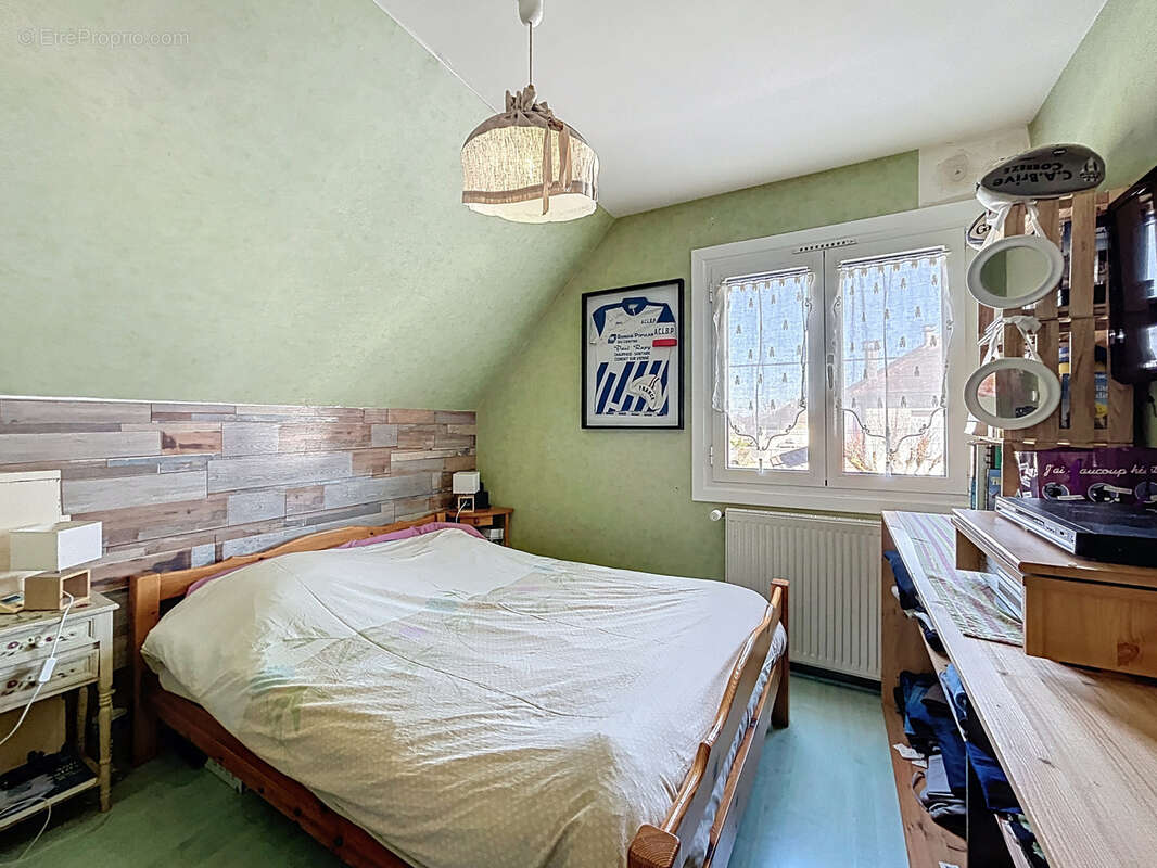 Maison à SAINT-PANTALEON-DE-LARCHE