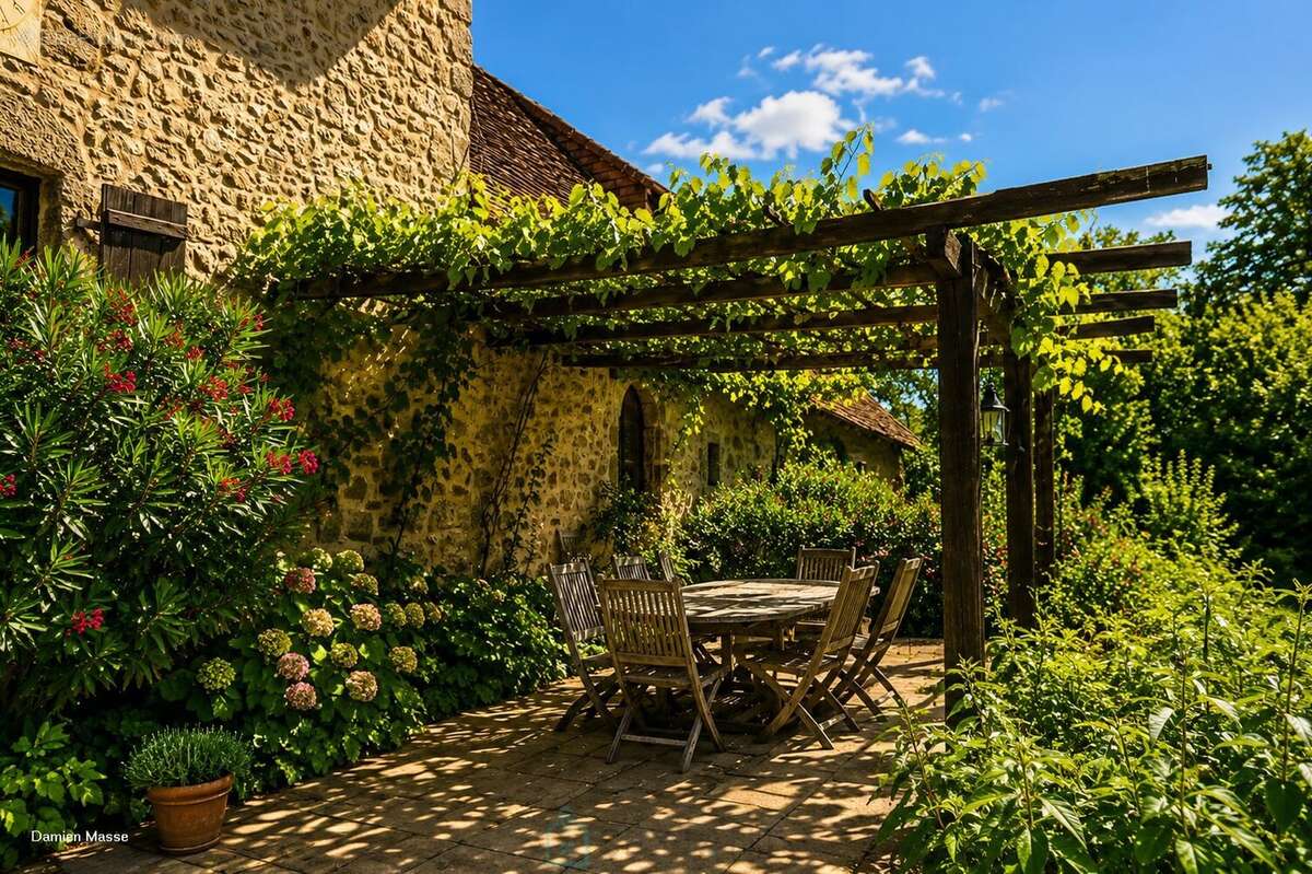 Ancienne maison forte du XIIIe siècle, au coeur du parc naturel régional du Périgord vert. - photo 4
