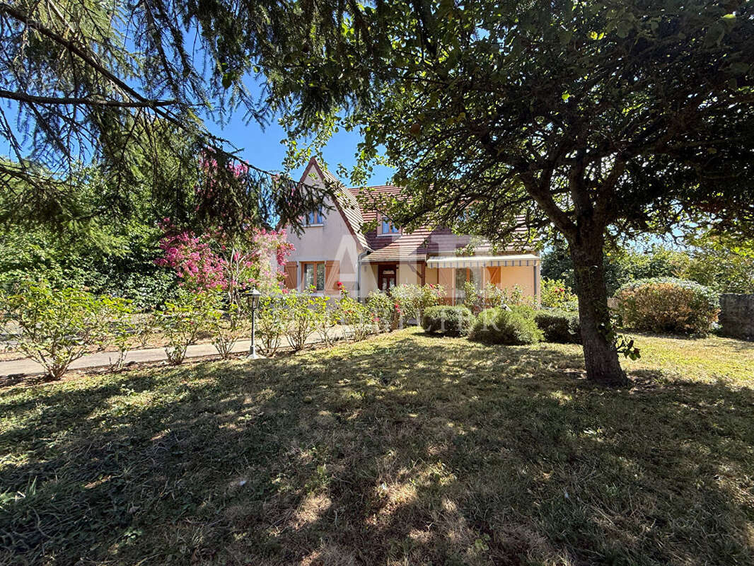 Maison familiale de 165 m² avec jardin, double garage et vie de plain-pied réf: F15552 - photo 15