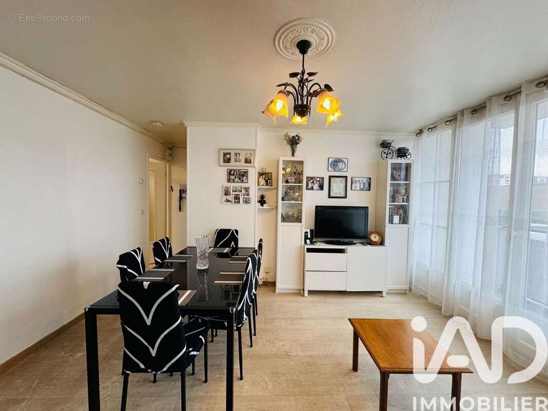 Photo 3 - Appartement à SAINTE-GENEVIEVE-DES-BOIS