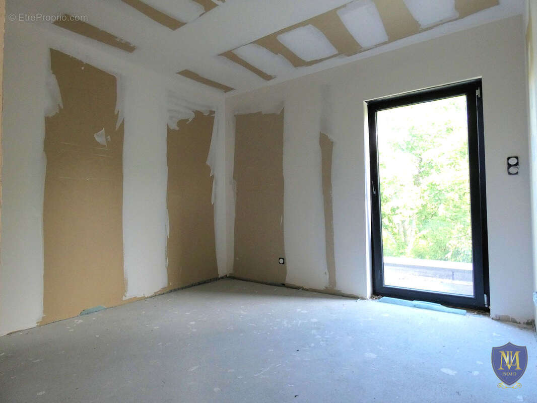 Saint-louis proche centre f3 en prêt à décorer de 70 m2 avec terrasse - photo 4