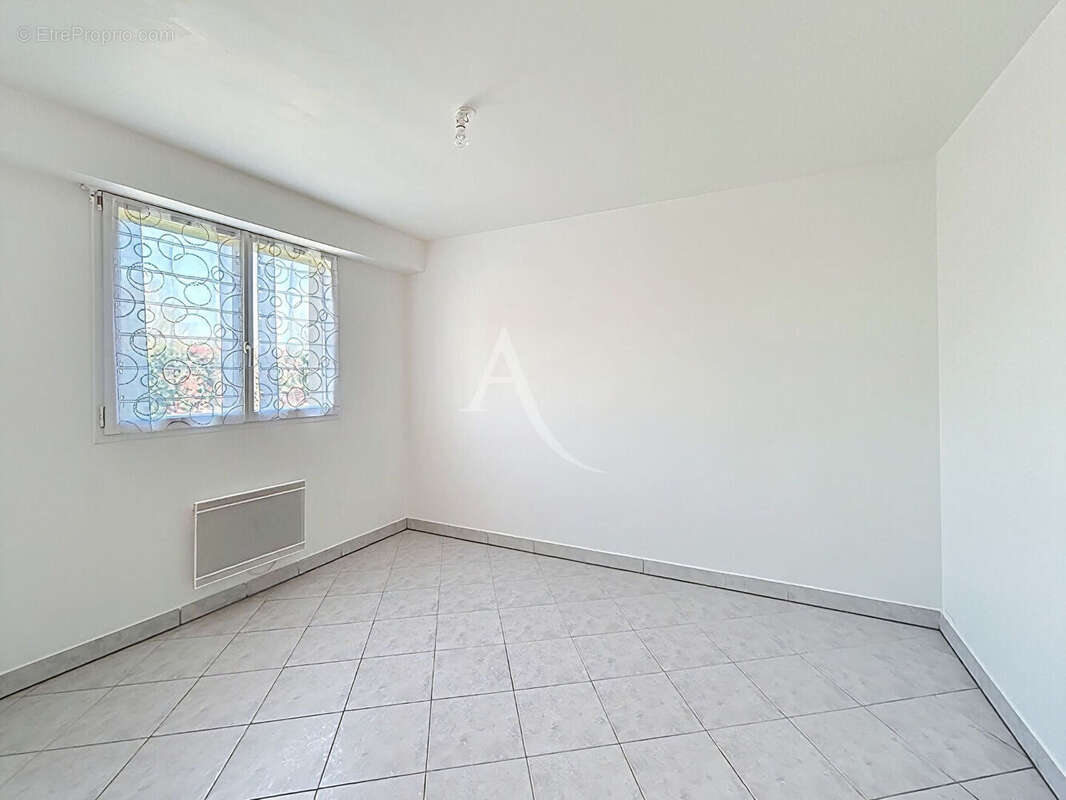 Maison à SAINT-QUENTIN-LES-ANGES