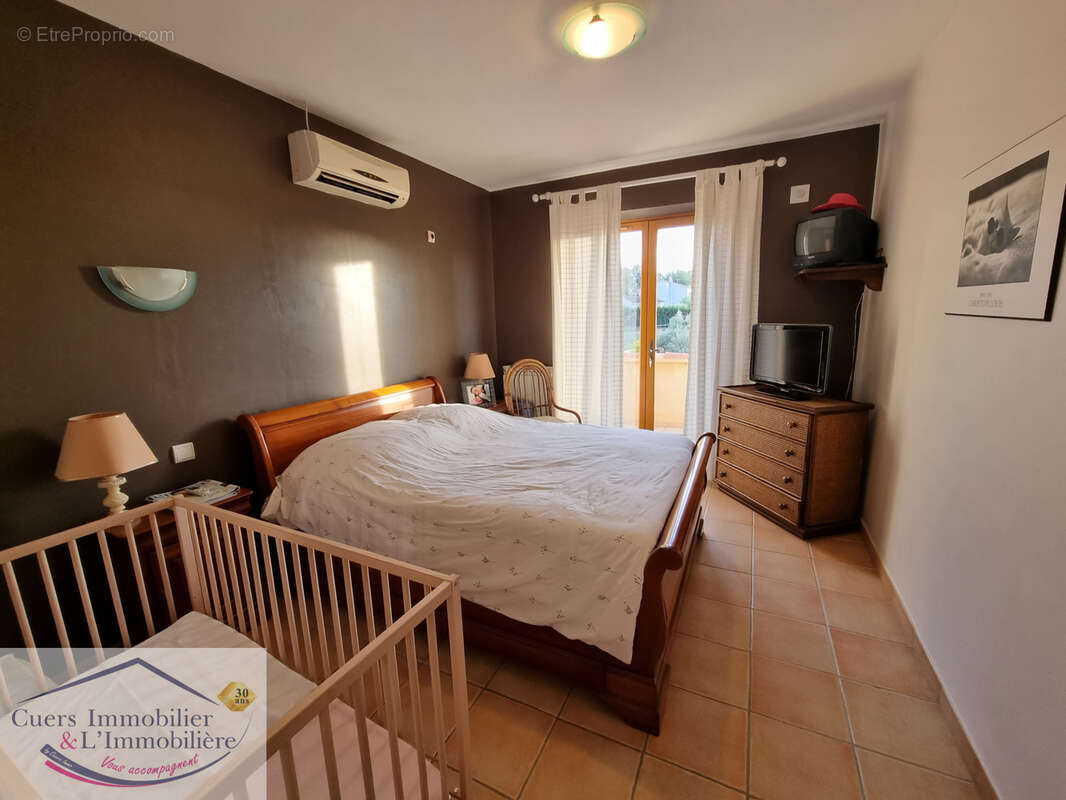 La crau villa t5 avec dependances et piscine - photo 17