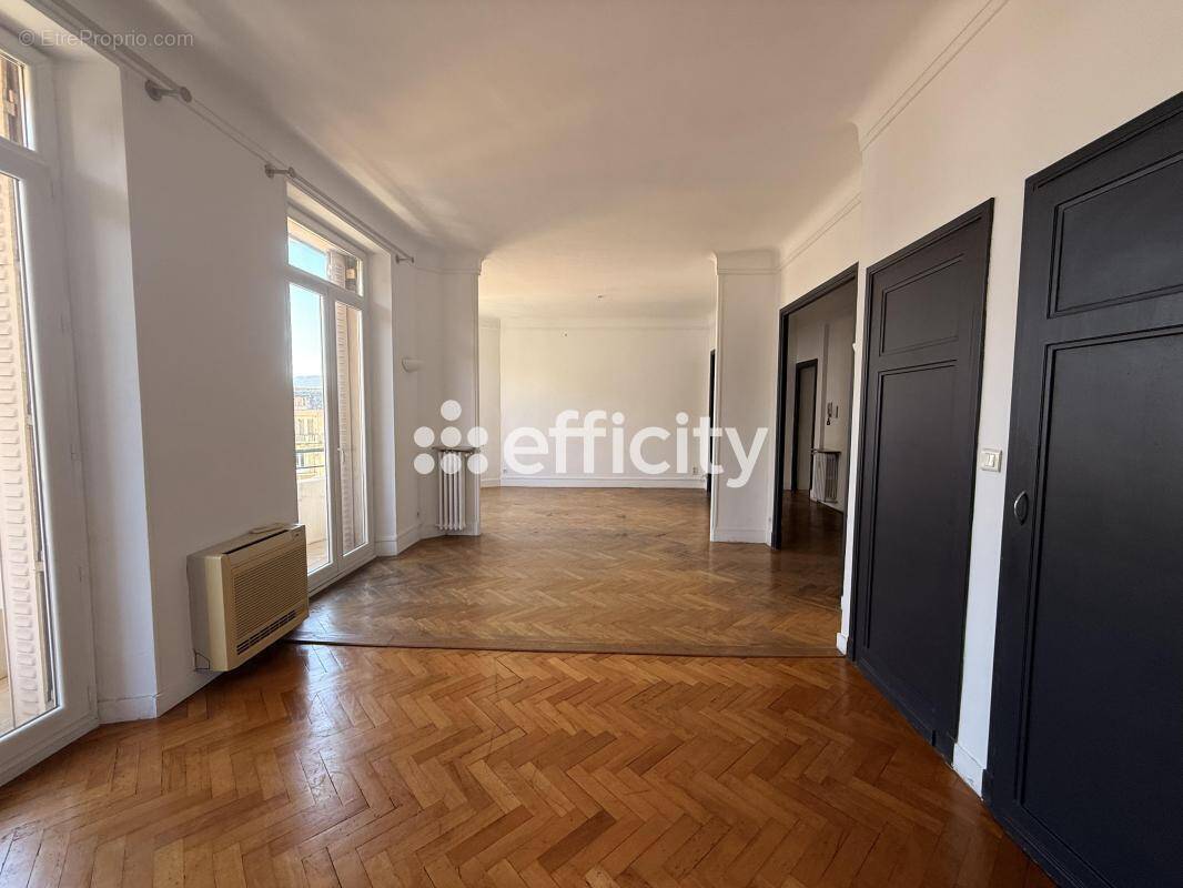 Appartement à MARSEILLE-8E