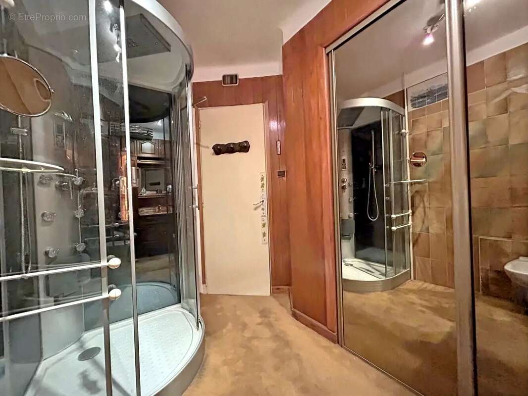 Appartement à MARSEILLE-6E