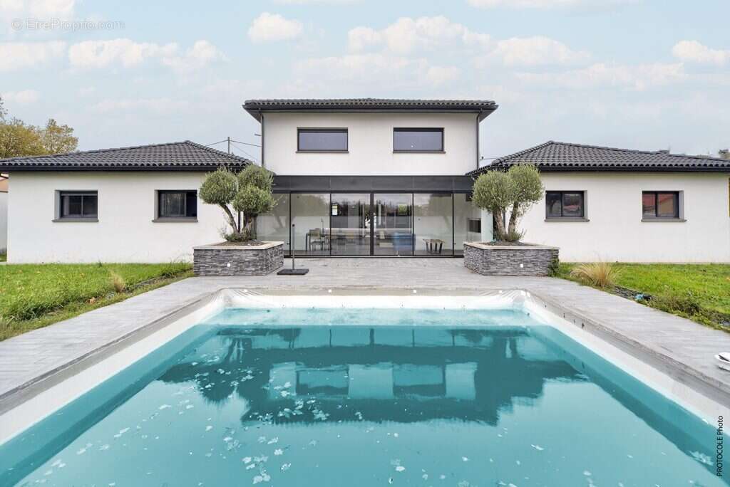 Maison 250 m² à Noe  - photo 4