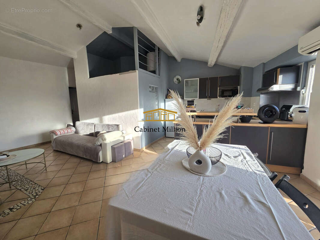Appartement à VIC-LA-GARDIOLE