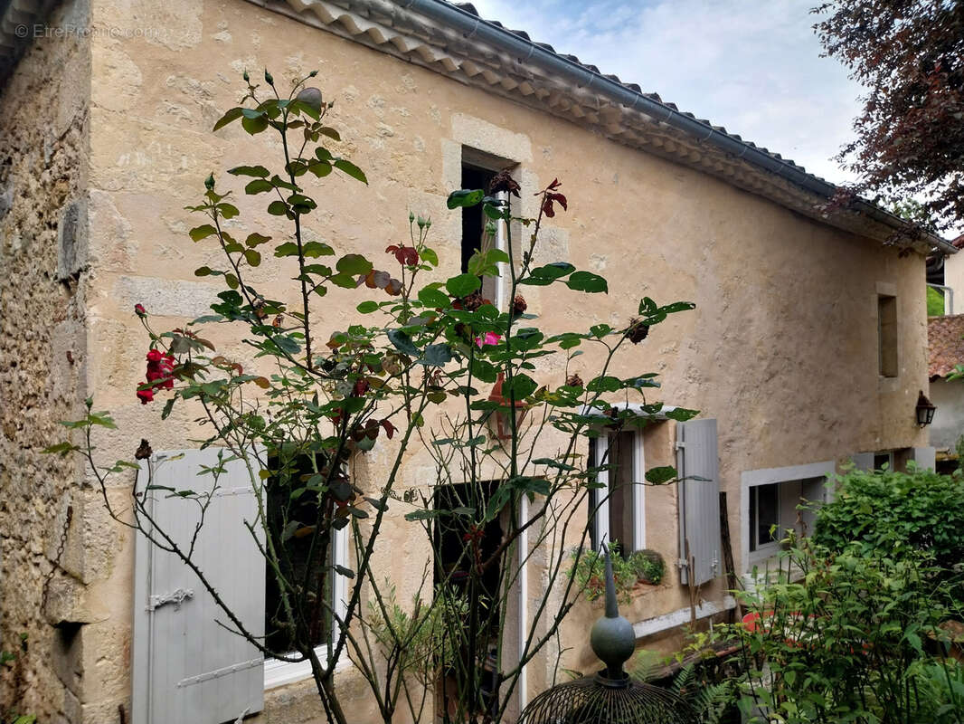 Maison à ESCOUSSANS