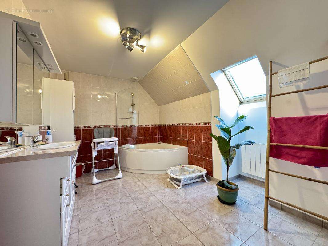 Maison à CHAUVINCOURT-PROVEMONT