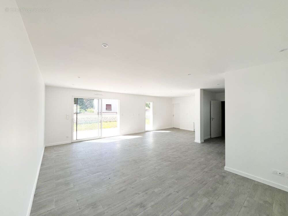 Maison à SAINT-BEAUZIRE