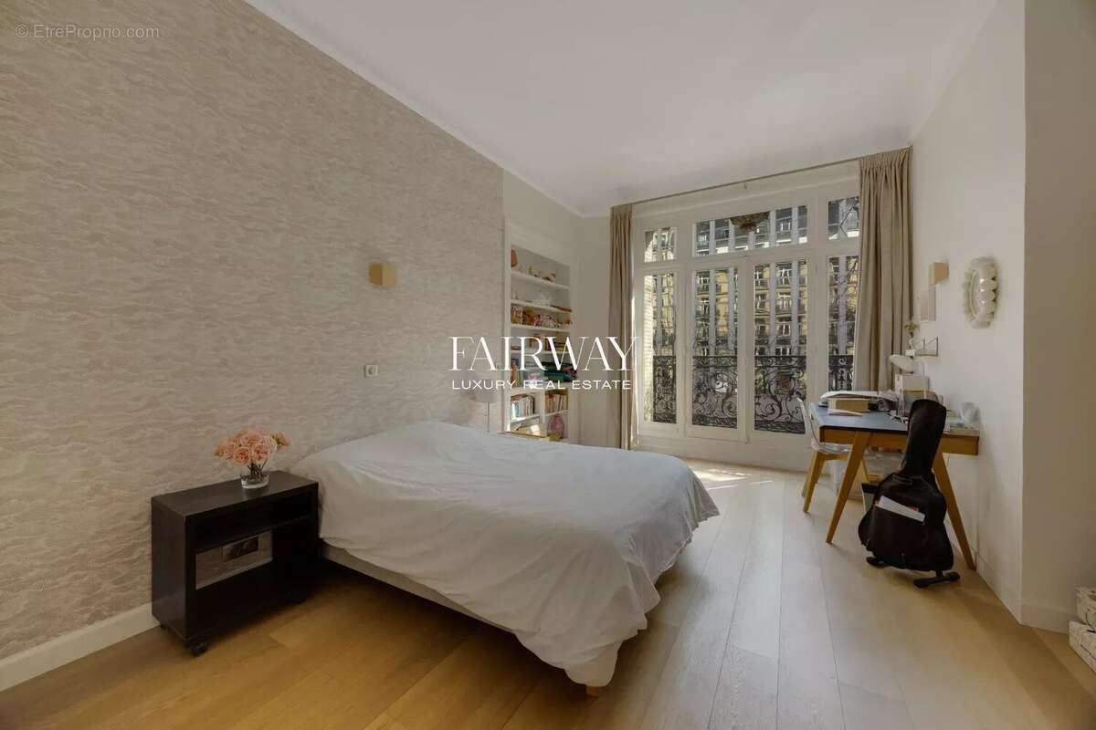 Appartement à PARIS-17E