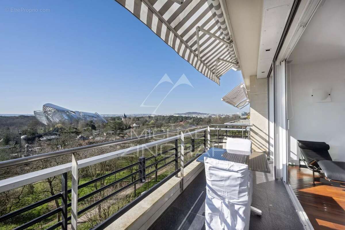 Appartement à NEUILLY-SUR-SEINE