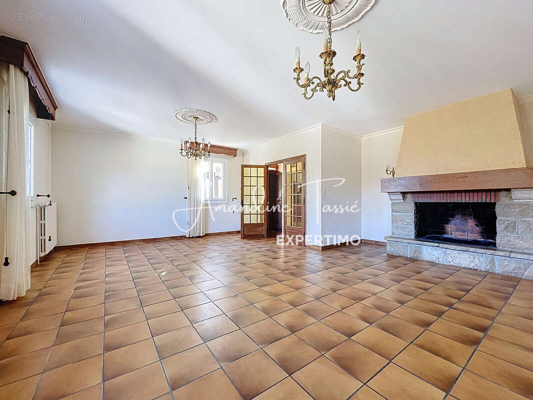 Maison familiale avec potentiel locatif et son terrain d'environ 2000m2 - photo 5