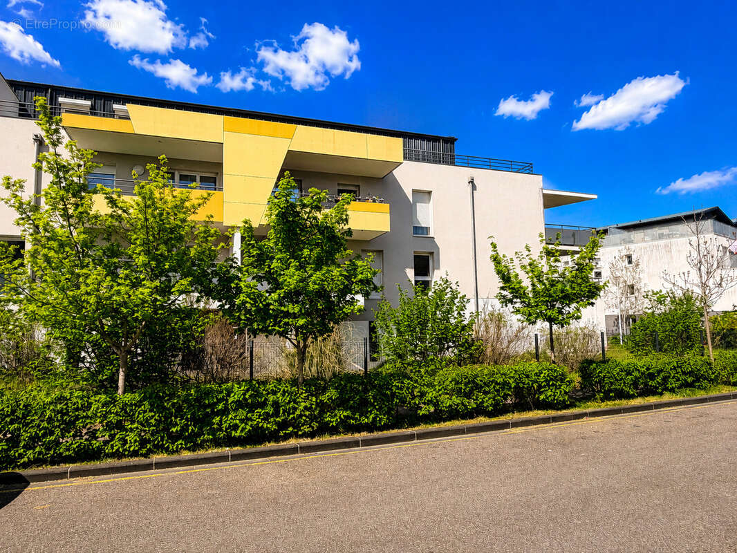 Appartement T3 avec terrasse et 2 places de parking - photo 2