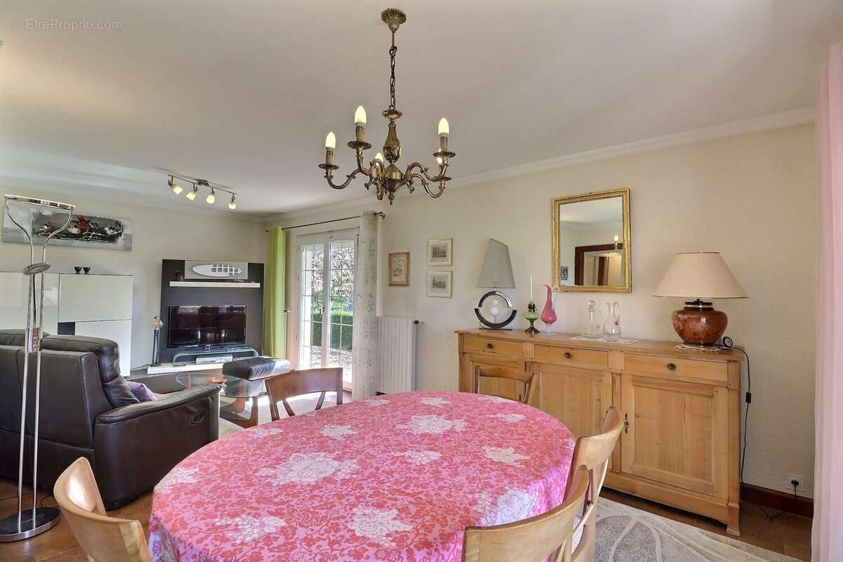 Maison à CRANVES-SALES