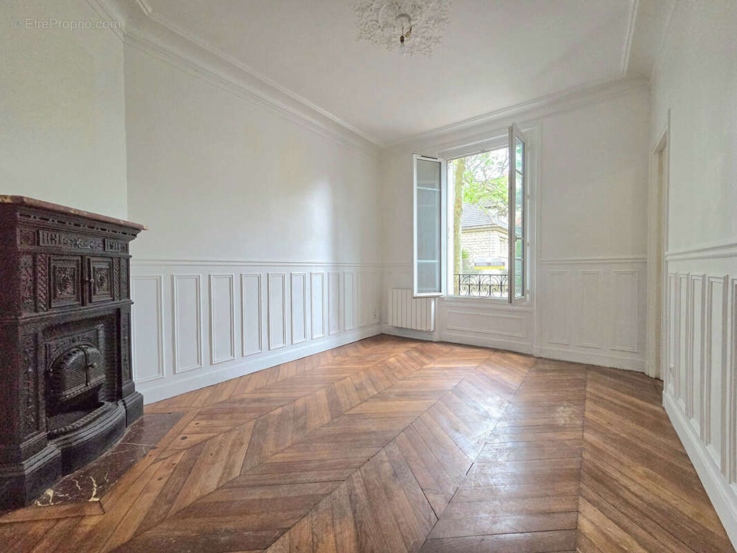 Appartement à LA GARENNE-COLOMBES