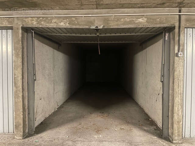 Parking à CALUIRE-ET-CUIRE