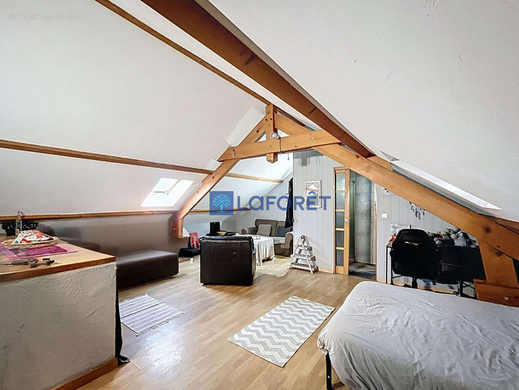 Maison à VAUX-LE-PENIL