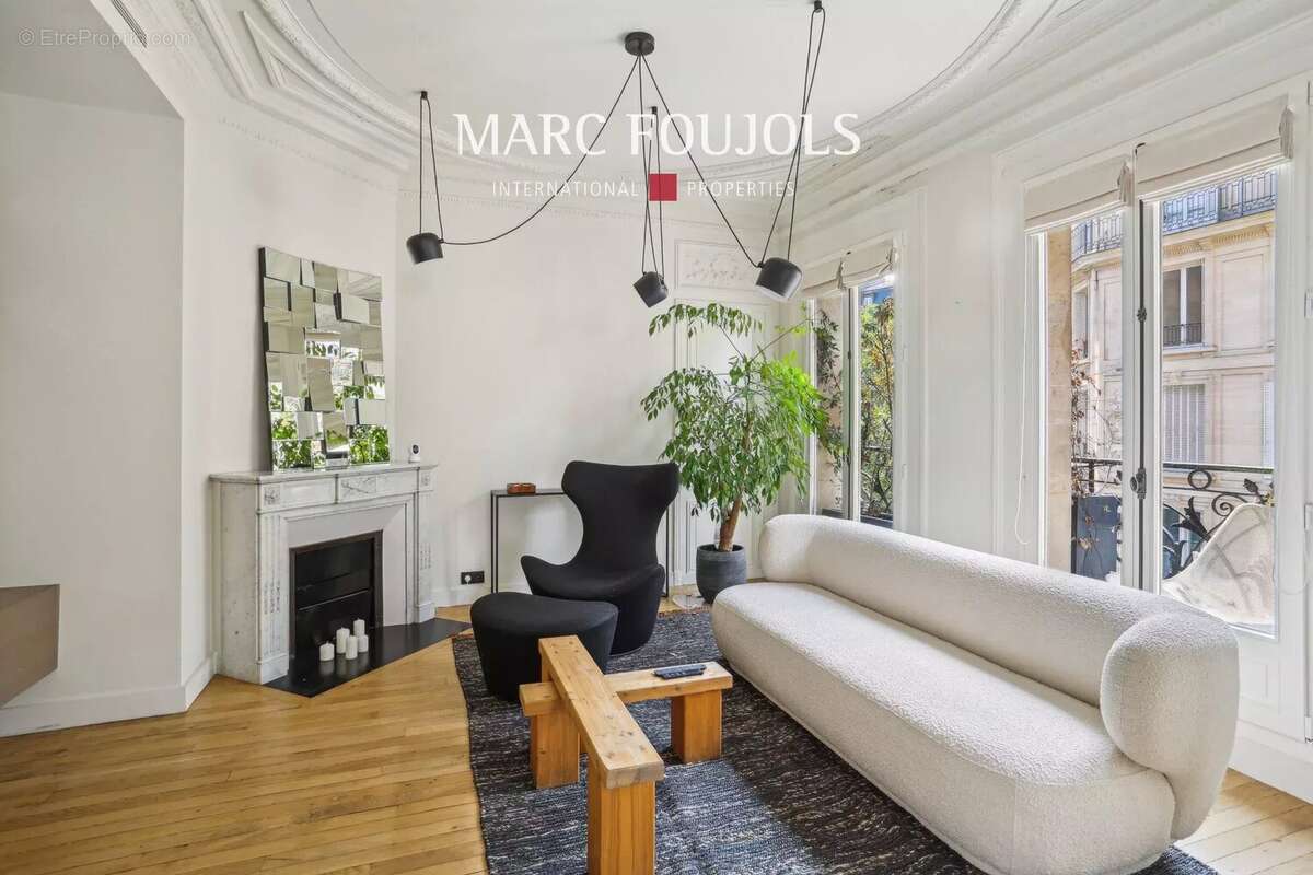 Appartement à PARIS-2E
