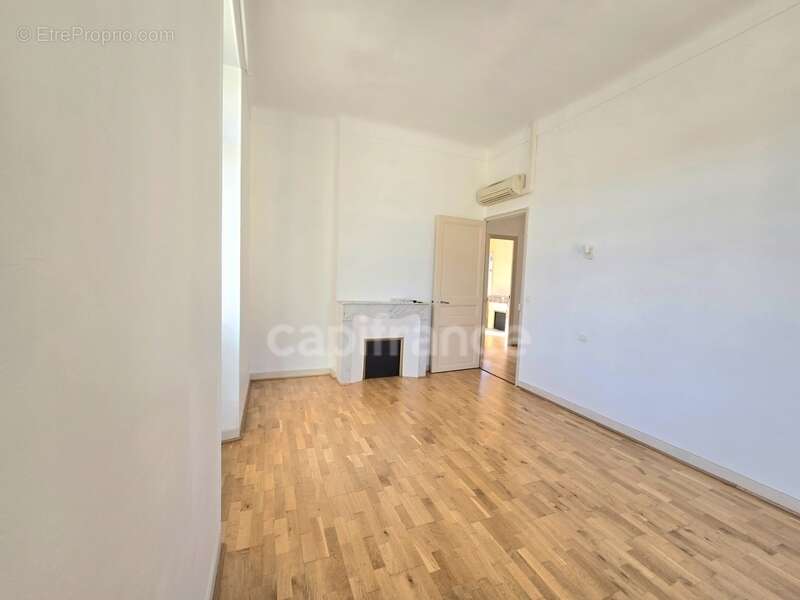 Appartement à SAINT-CYR-SUR-MER
