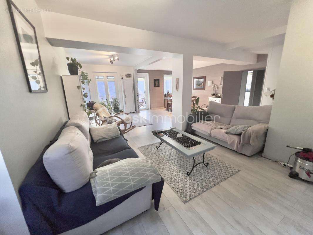 Maison à SAINT-MARTIN-DE-LA-PORTE