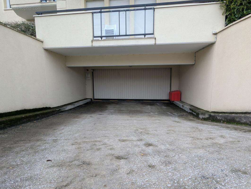 Parking à CARRIERES-SOUS-POISSY