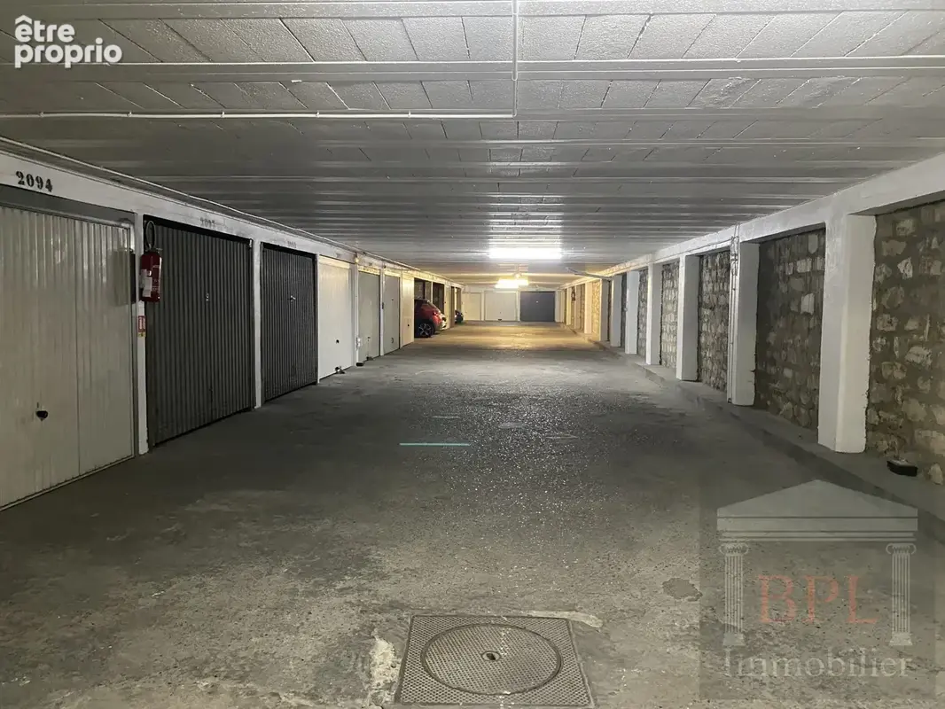 Parking à PARIS-11E