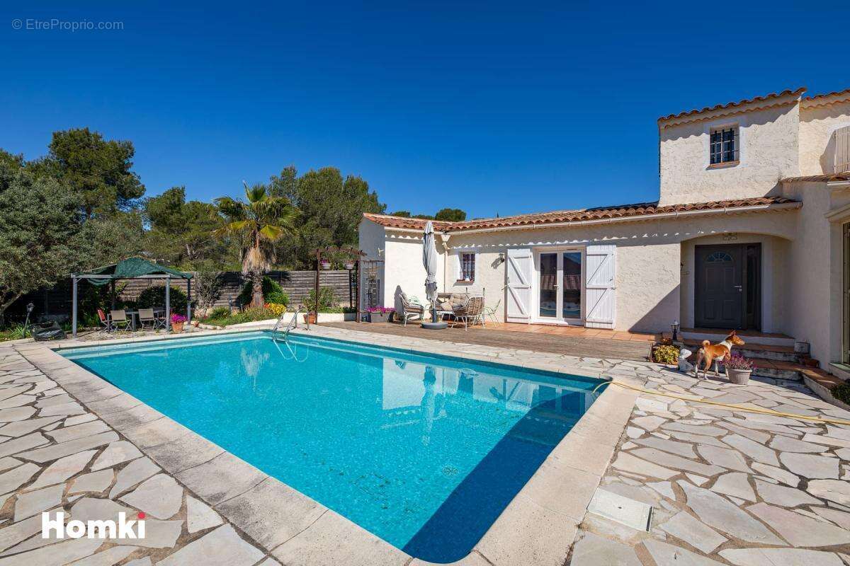 Maison/Villa T5 de 140 m2 à Le Muy 83490 villa avec piscine et vue exceptionnelle sur le Rocher de Roquebrune-sur-Argens - photo 10